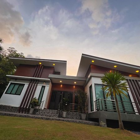 Manee Poolvilla Khanom Exterior photo